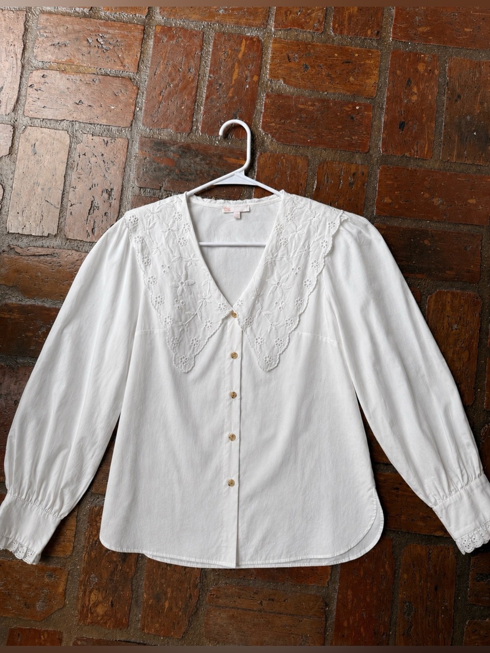 Gianni Bini White Lace-Collar Button-Down Blouse